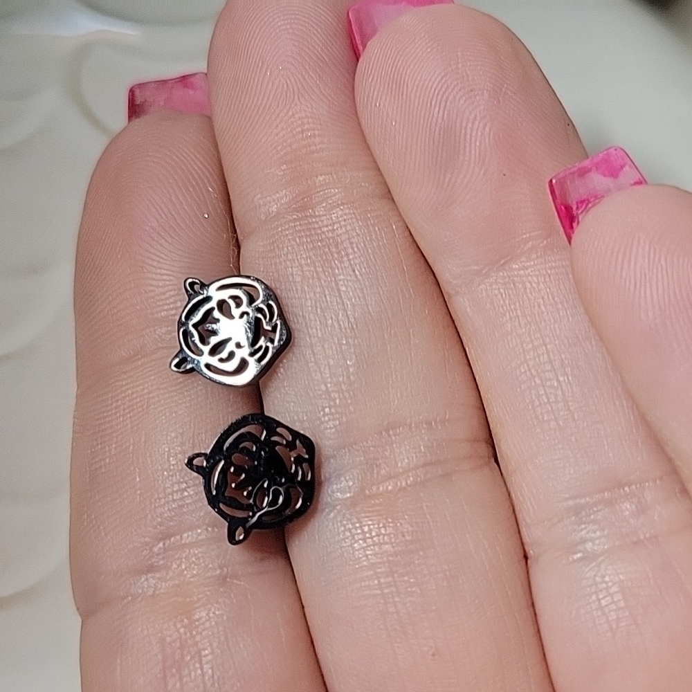 Tiger Hollow Cut Stud Earrings, choice of color - Picture 4 of 6